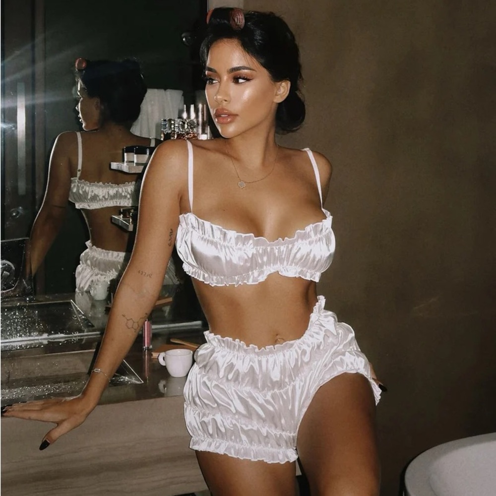 Fashionnova my way to you white satin ruched short sleep set XS *blogger*